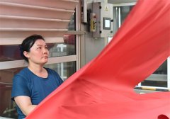面料車間劉麗麗：練就火眼金睛，成就質(zhì)量堅(jiān)盾